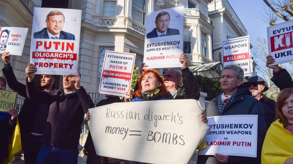 Děravé sankce. Česká firma ovládaná Putinovým přítelem čerpá dotace